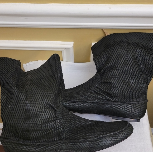 Elizabeth And James Black Reptile Embossed Leather Booties Size 11 - Picture 5 of 12